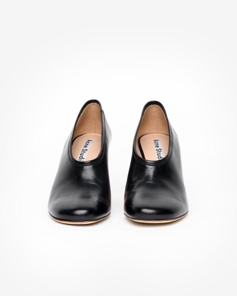 【送料&関税込】Acne Studios Pumps In Black Leather Bow-detail leather pumps in black - Acne Studios | Mytheresa
