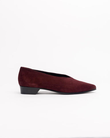 Chianti V-Line On Pointy Low Heel in Camoscio