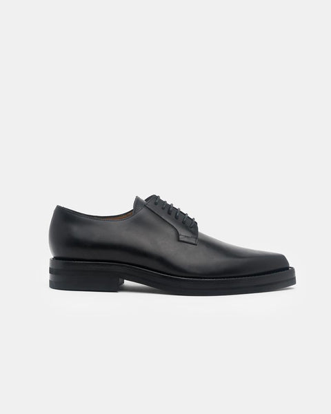Pointed-Toe Oxfords in Black