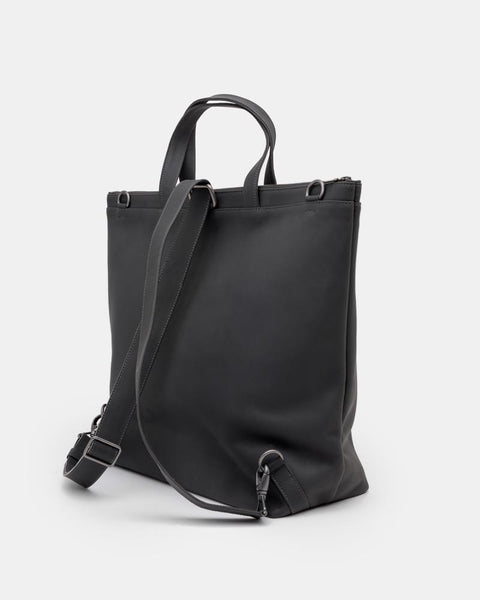Pilot Backpack in Carbon