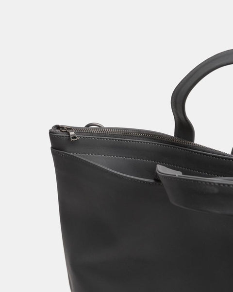 Pilot Backpack in Carbon